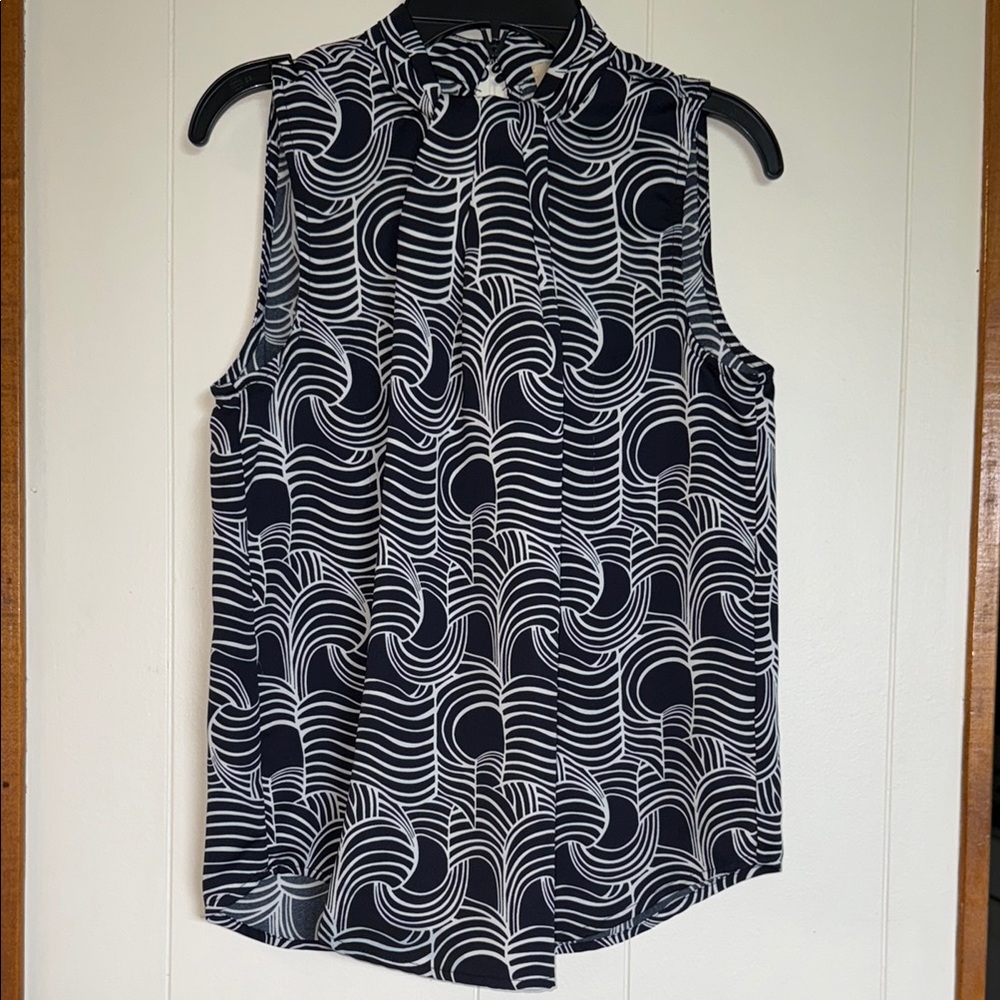 Sleeveless Black and White Patterned Women's Top